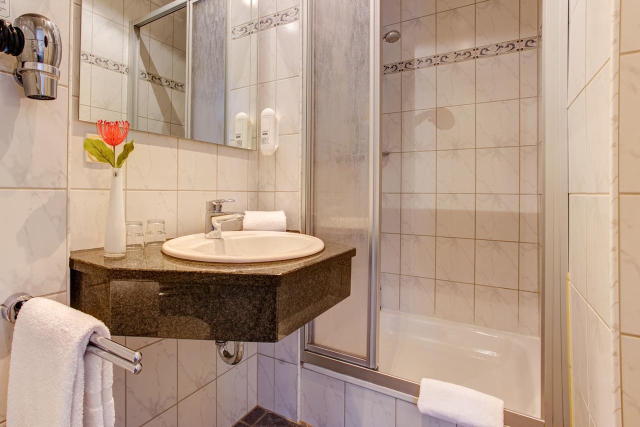Elbinsel Free Parking Hotel Hamburgo